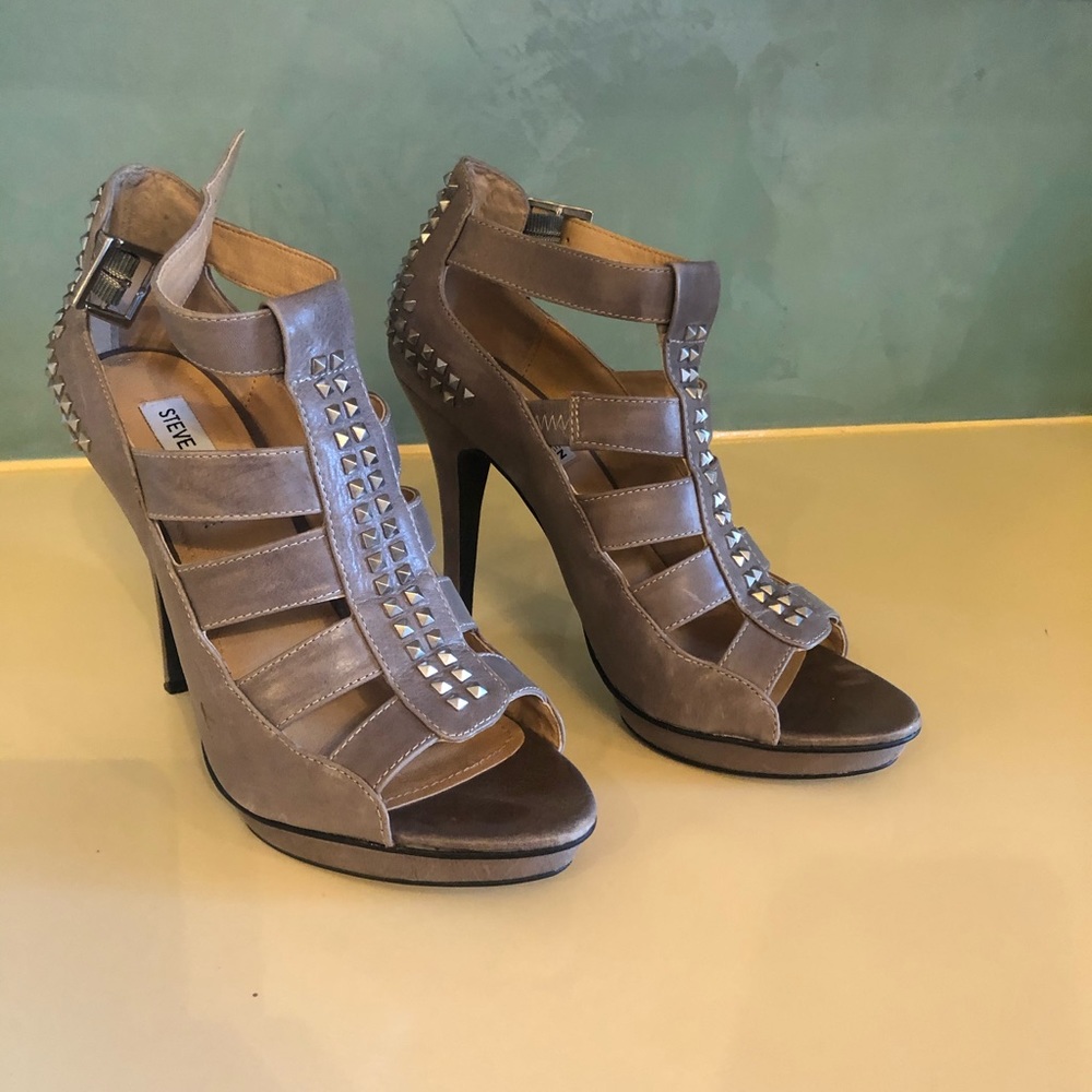 Open toe studded heels - Picture 2 of 6